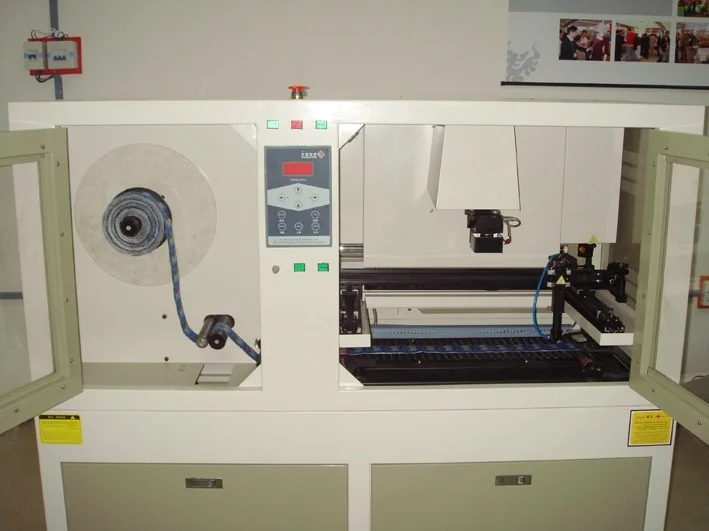 otomatik-lazer-etiket-kesim-makinesi-1